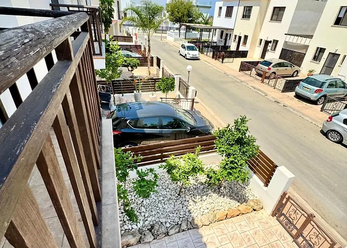 וילה Ilios Cozy 2br With Pool פאראלימני